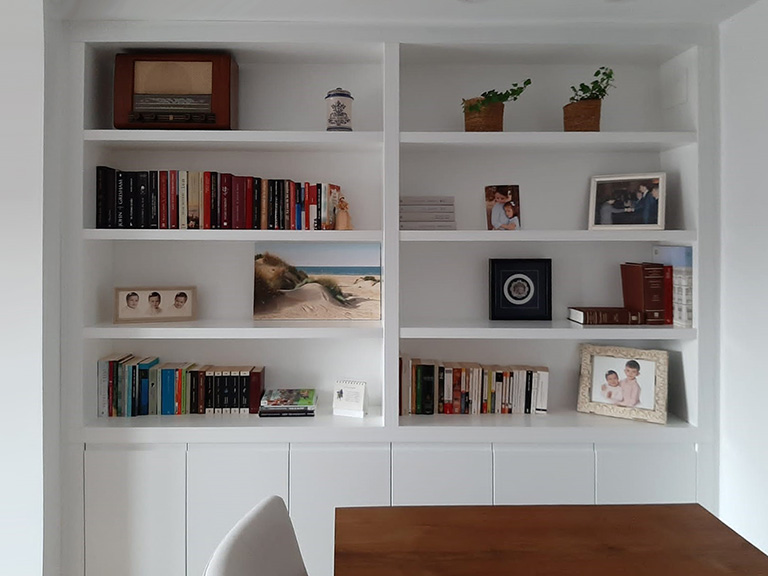 Librería blanca de pared a pared ⋆ El Rincón del Arte Madrid