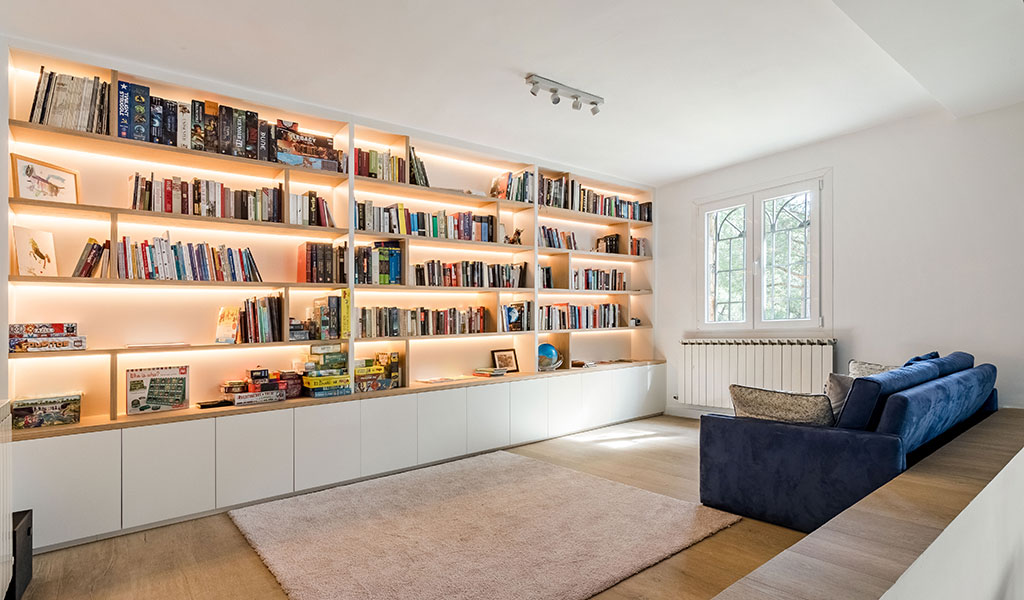 Sala de lectura en Torrelodones con librería a medida